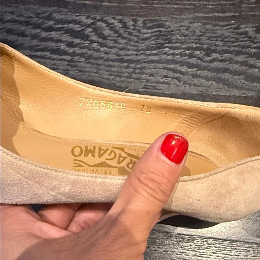 Salvatore Ferragamo Women's Beige Suede Heels sz 6.5 - Picture 9 of 17